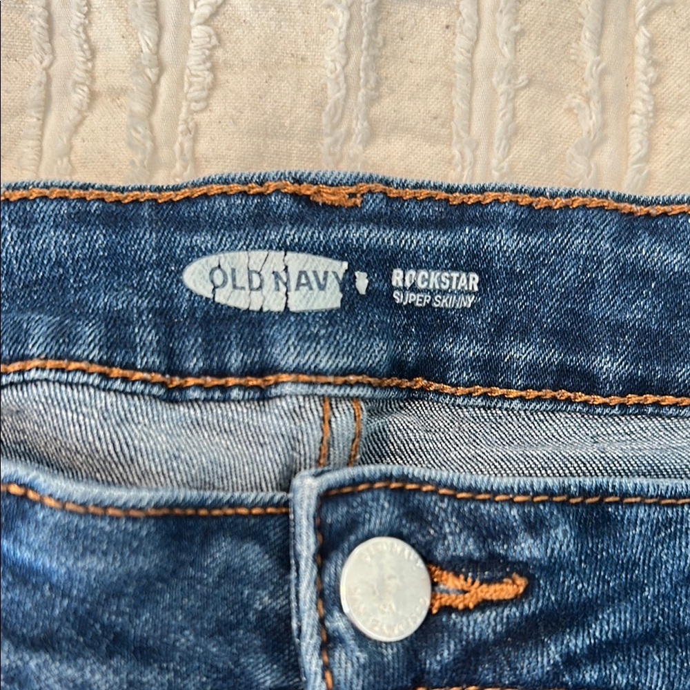 Old Navy Women's Distressed Skinny Jeans - Picture 5 of 6